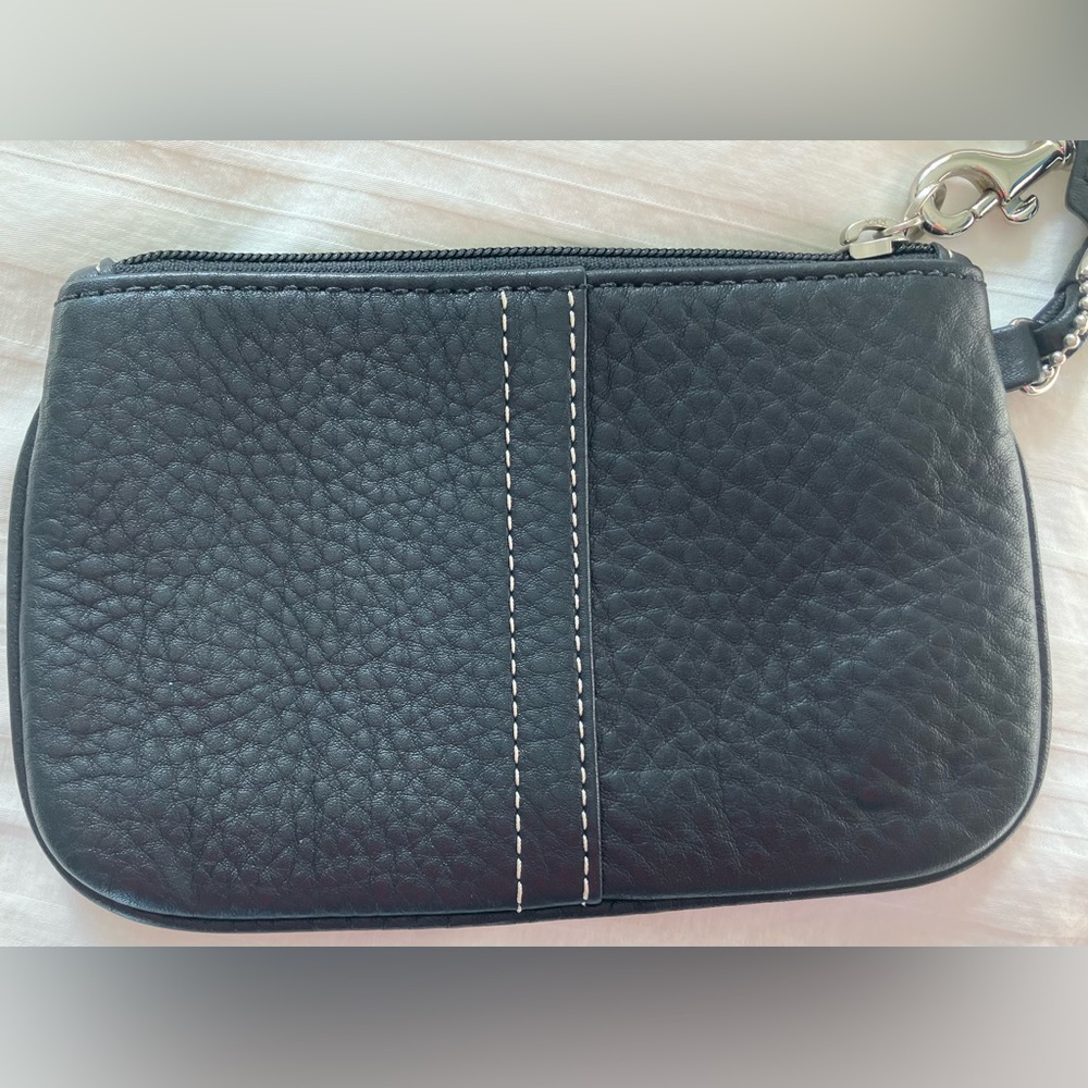 NEW WITH OUT TAG rare Coach pebble-leather bag wristlet smokey gray